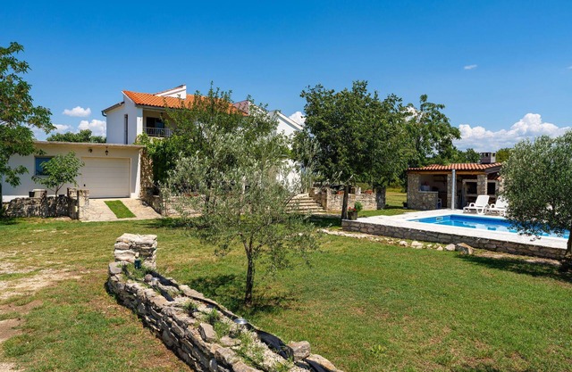 Stunning home in Donji Kasic