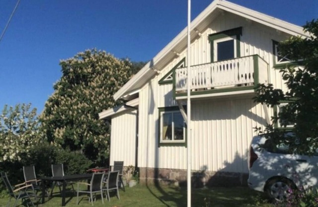 Stunning home in Hamburgsund with 3 Bedrooms and WiFi