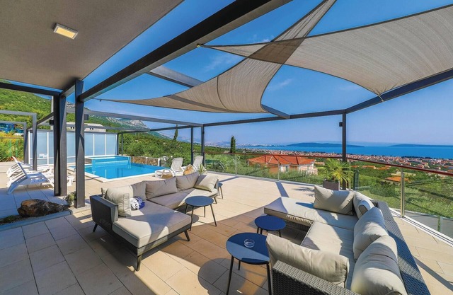 Stunning home in Kastel Stari