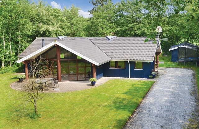 Stunning home in Oksbøl with sauna