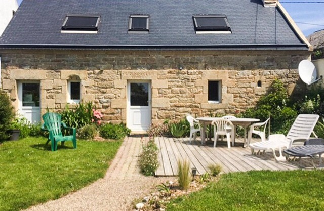 Stunning home in Plouhinec with kitchen