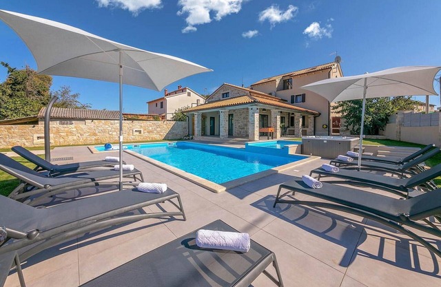 Stunning home in Porec with sauna