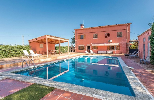 Stunning home in Riudellots