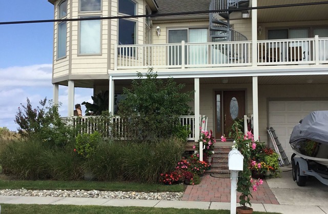 Stunning home in Wildwood, central to everything w/bay views and roof top deck