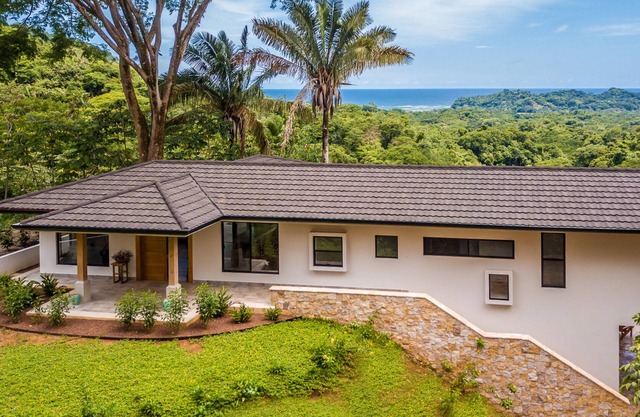 Stunning house - your oasis in Samara, 3 minutes to beach
