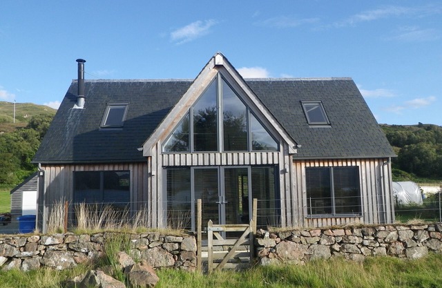 Stunning Individually Designed Property On Shore In The Village Of Glenelg