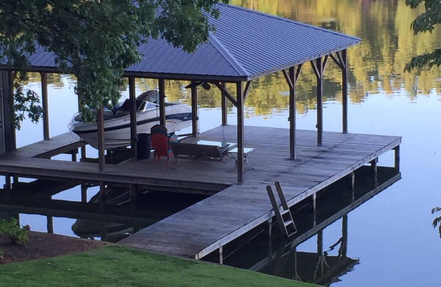 Stunning Lakefront!