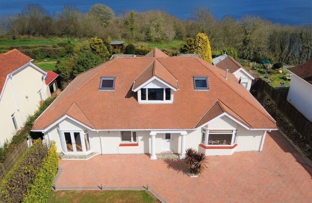 Stunning Luxury Detached Coastal Home With Exclusive Sea Views.+Luxury Hot Tub