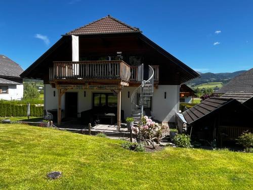 Stunning Luxury Holiday Accommodation, Sleeps 4, Living Room, Kitchen, Games Room and Bar