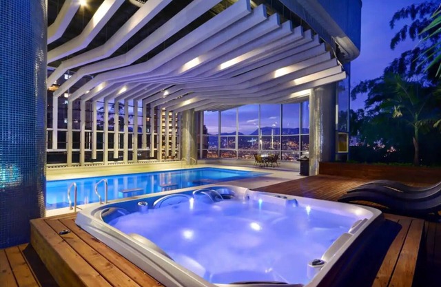 Stunning Luxury Penthouse with Spa and Concierge