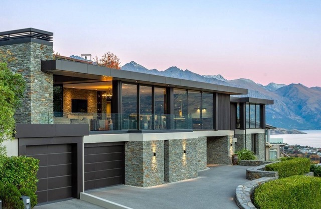 Stunning Modern Home by MajorDomo Overlooking Queenstown Bay