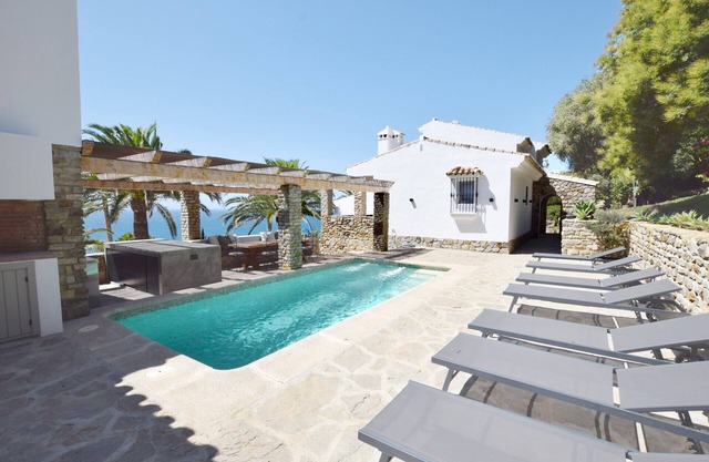 Stunning newly renovated villa with views of Playa de los Alemanes. 10 PAX