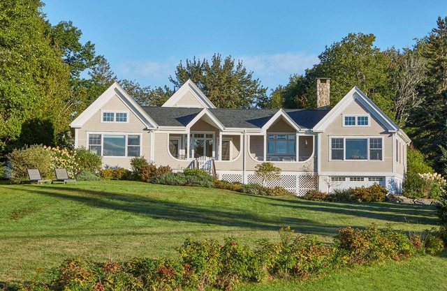 Stunning Ocean Views in Historic Chamberlain, XL Porch, Chef's Kitchen, 3 BE/BA
