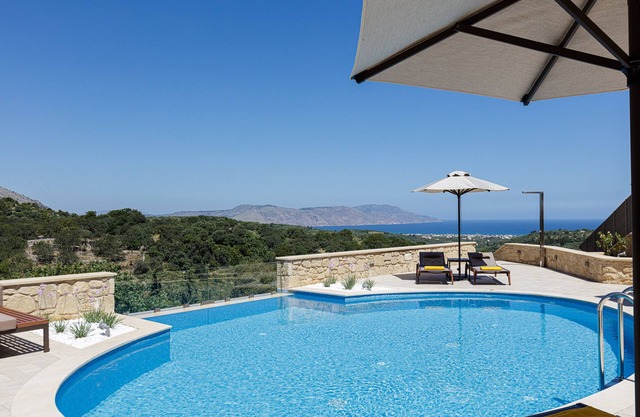 Stunning Panoramic and Sea Views, Mini Spa, Table Tennis and Playground!