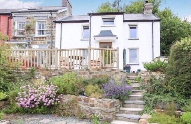 Stunning picturesque character cottage with sensational river views