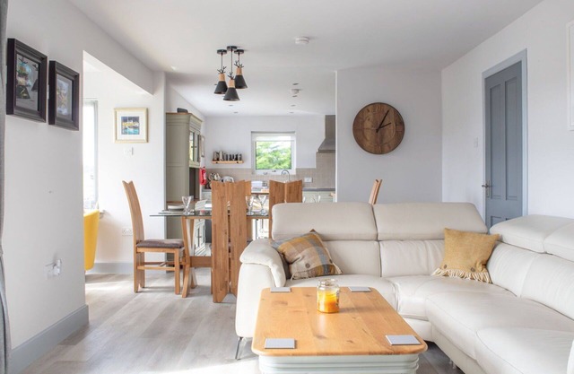 Stunning private villa for 6 guests with WIFI, TV, patio and parking