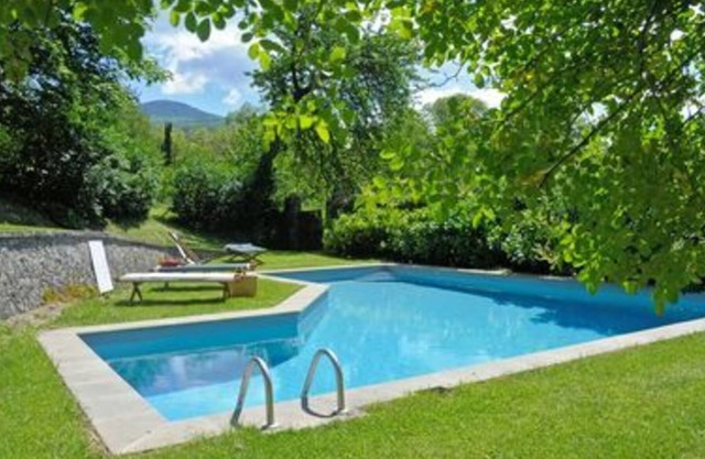 Stunning private villa for 4 guests with pool, WIFI, TV and parking