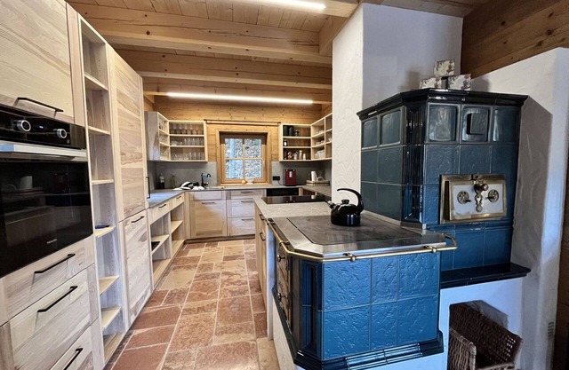 Stunning private villa for 10 people with TV, terrace, pets allowed and parking