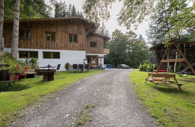 Stunning private villa for 38 people with WIFI, TV, patio and parking