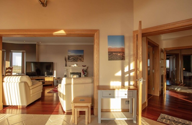 Stunning private villa for 17 guests with WIFI, hot tub, TV, patio and panoramic view