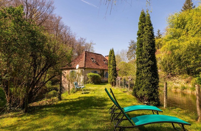 Stunning private villa for 4 people with TV, terrace, pets allowed and parking