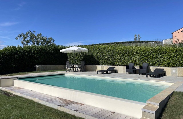 Stunning private villa for 6 guests with WIFI, private pool, A/C, TV, terrace and parking