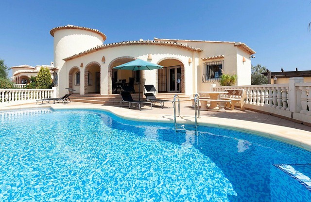 Stunning private villa with private pool, A/C, WIFI, TV, patio, panoramic view and parking