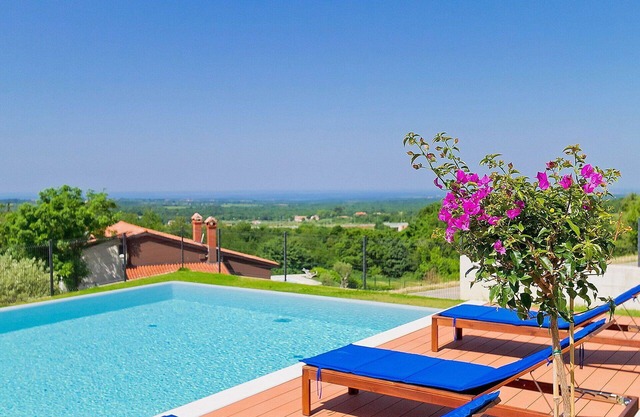 Stunning private villa for 8 people with private pool, WIFI, A/C, TV, patio and panoramic view