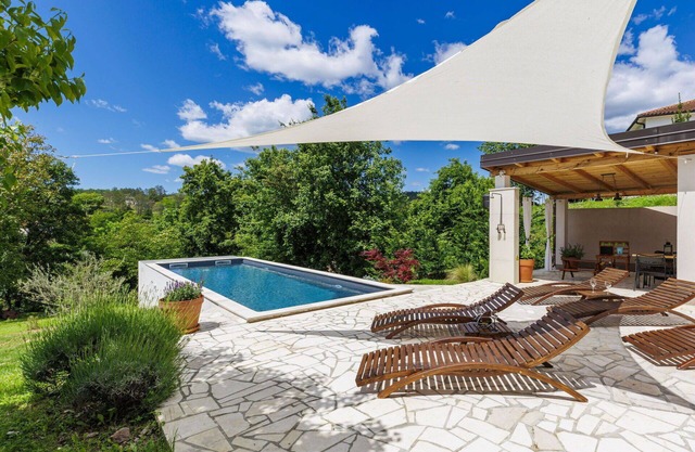 Stunning private villa for 6 people with WIFI, A/C, private pool, TV, terrace and parking