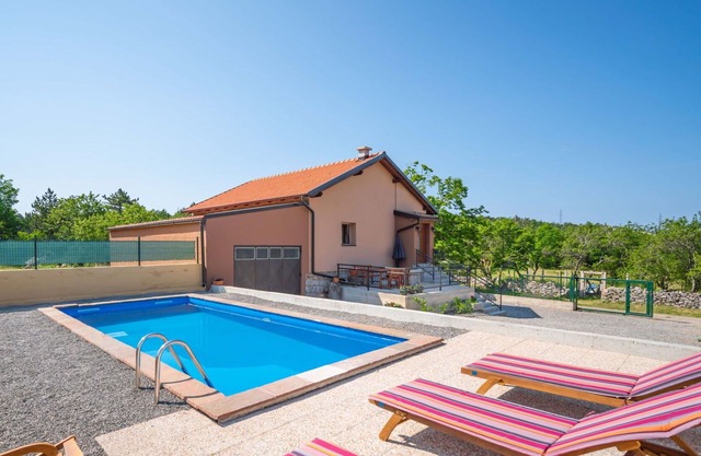Stunning private villa for 5 guests with WIFI, private pool, TV, terrace and parking