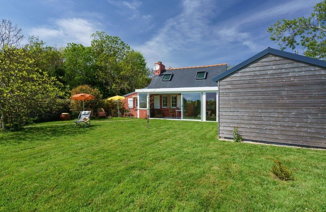 Stunning private villa for 2 guests with TV, terrace and parking