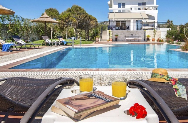 Stunning private villa for 10 guests with A/C, WIFI, private pool, TV, terrace and parking