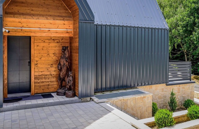Stunning private villa for 7 people with A/C, hot tub, WIFI, TV, terrace and parking