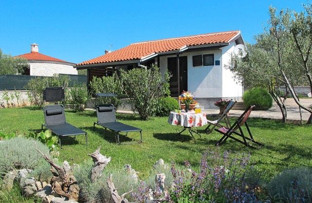Stunning private villa for 4 guests with WIFI, A/C, TV, terrace, pets allowed and parking