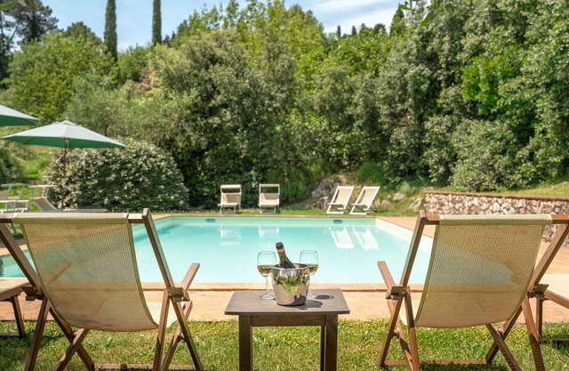 Stunning private villa with private pool, WIFI, TV, terrace, panoramic view, parking, close to Lucca