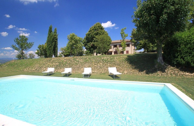 Stunning private villa with WIFI, private pool, TV, patio, pets allowed, panoramic view and park.