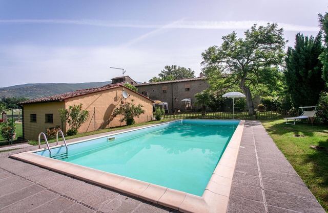 Stunning private villa for 18 guests with WIFI, A/C, private pool and TV