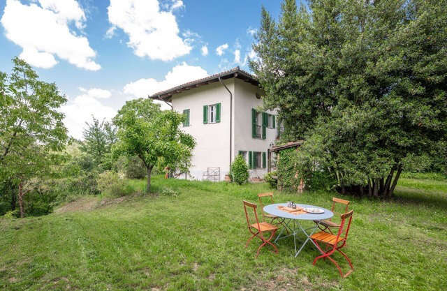 Stunning private villa for 7 people with TV, balcony and parking