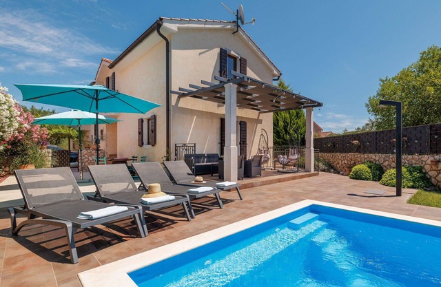 Stunning private villa with A/C, WIFI, private pool, TV, terrace, pets allowed and parking