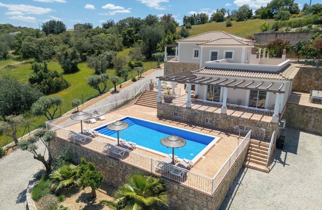 Stunning recently renovated 3 plus 2 bedroom villa with big pool and fitness