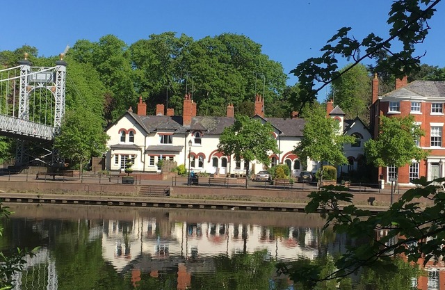 Stunning Riverside Apartment with views, central city,free parking, garden
