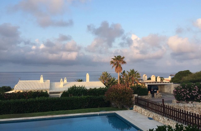Stunning Sea Views, Private Pool, sun patio, Garden, shaded porch, BBQ WiFi A/C