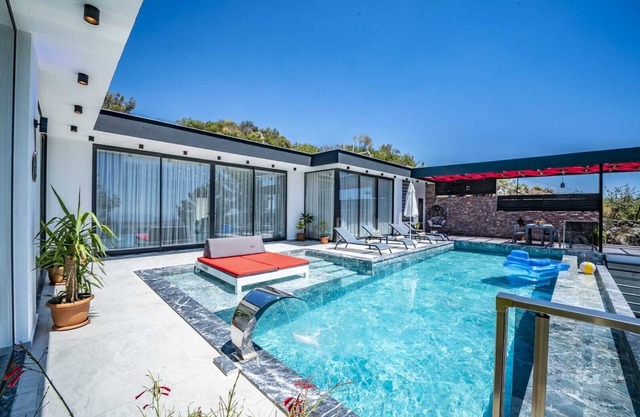 Stunning Secluded Getaway Luxury Villa for 4