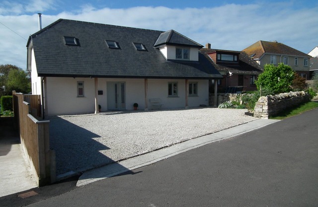 Stunning & Spacious Purbeck Home in a Village Setting Close To The Sea