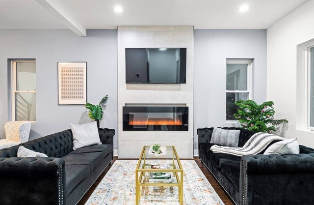 Stunning & Spacious 7BD Home with garage!