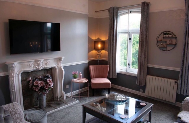 Stunning Spacious one Bedroom Apartment in Courtyard Location, Central to Town