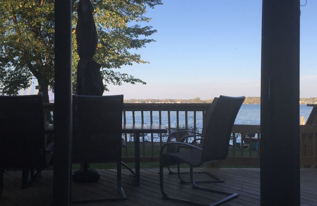 Stunning Sunset Lakefront Fun Home On The Largest All Sport Lake In The County!