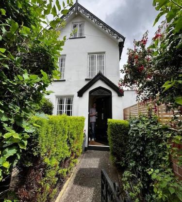 Stunning Town house with parking, fire, games room