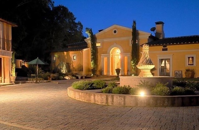Stunning Tuscan House in the Heart of Sonoma's Wine Country