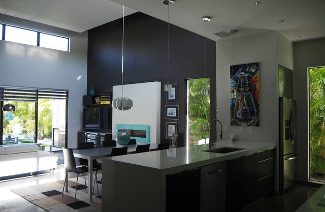 Stunning, ultra modern pool home within walking distance of Sarasota Downtown